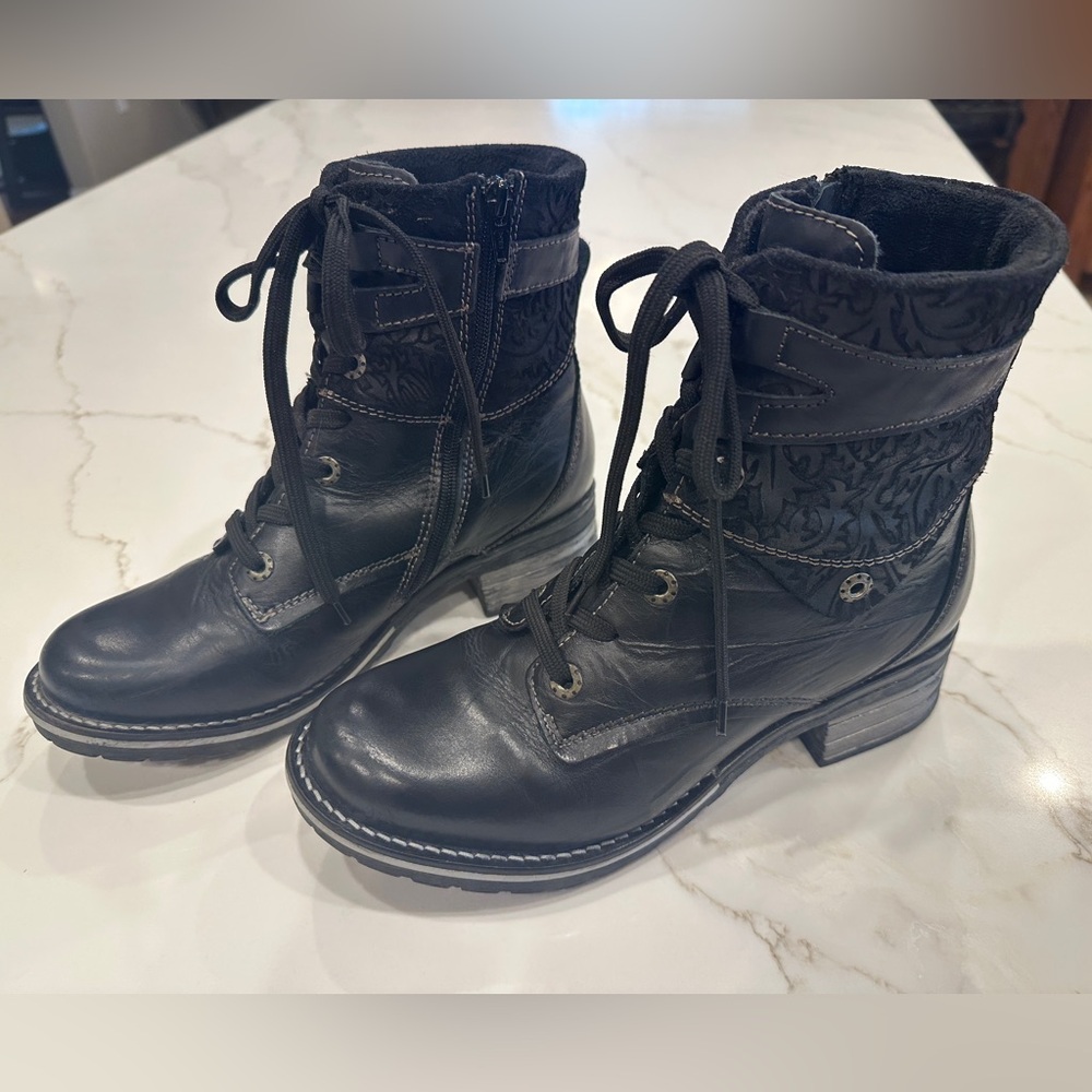 Dromedaris Kara EU 39 US 8.5-9 Black Leather Embossed Suede Ankle Boots